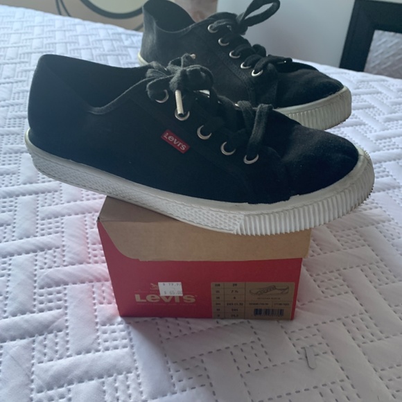 Levi’s running shoes - Picture 3 of 3